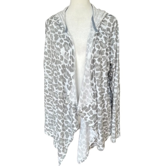 JACLYN INTIMATES Gray Leopard Hooded Sweater - Picture 1 of 5